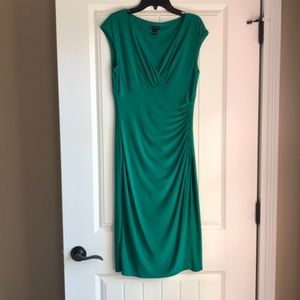 Super Flattering Ladies Dress, Green, Size 4